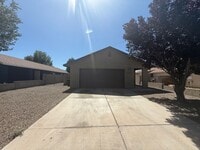 Building Photo - 3 Bedroom 2 Bathroom Home
