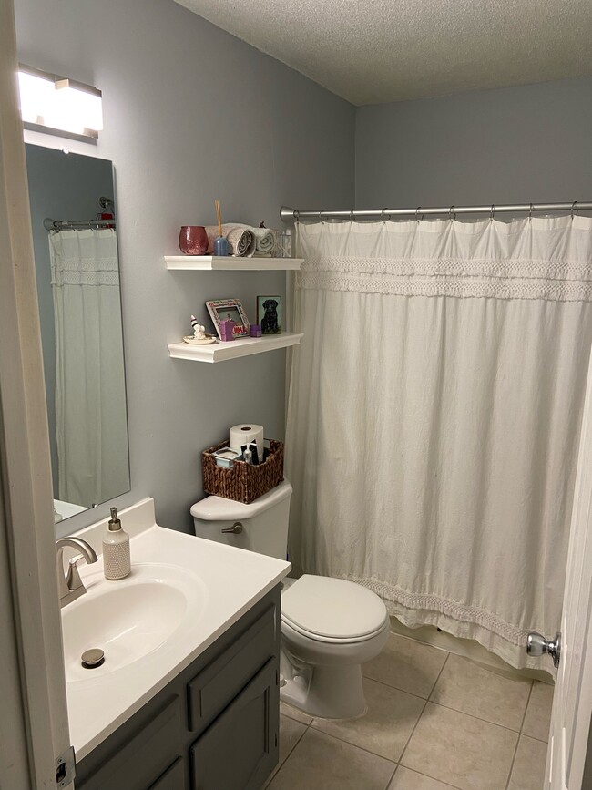 Building Photo - 2131 Cedar Ln