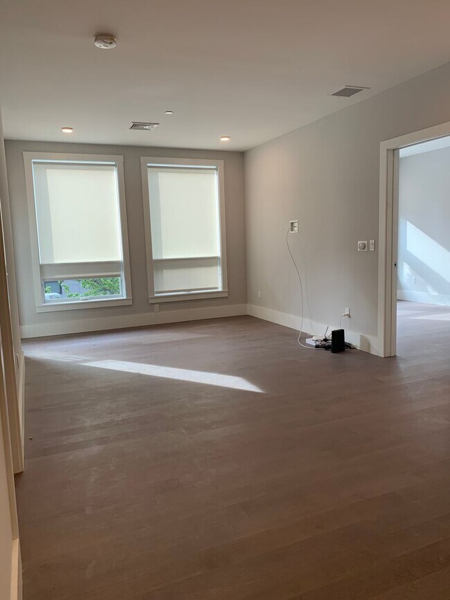 Building Photo - SEPTEMBER 1 - Jamaica Plain luxury 2 BR wi...