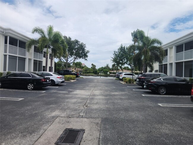 Building Photo - 160 Cypress Club Dr
