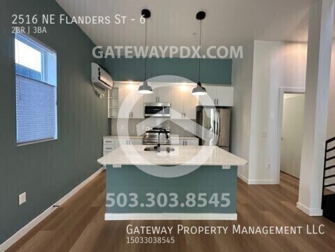 Building Photo - 2516 NE Flanders St