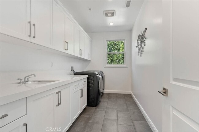 Building Photo - 20448 Liverpool Way