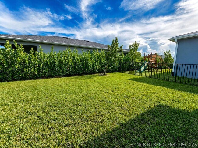 Building Photo - 9555 SW Indra Wy