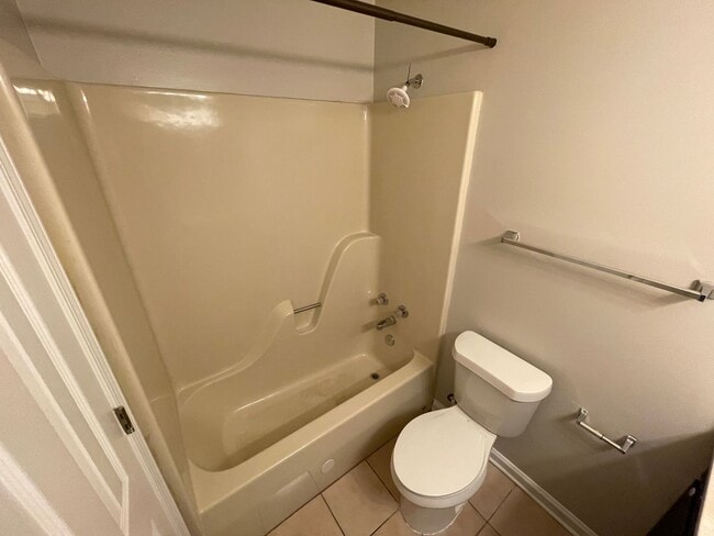 Building Photo - 1004 Creekside Pl