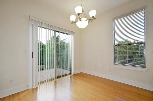 Building Photo - 13420 Lyndhurst St