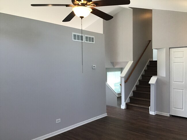 Building Photo - 1559 Parkside Dr