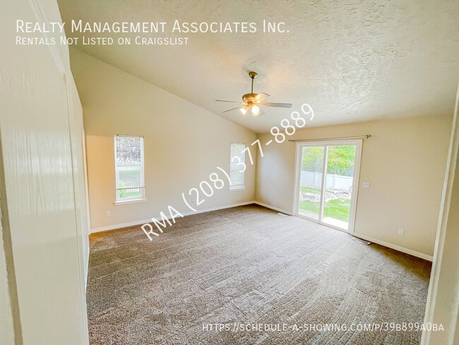 Building Photo - 611 W Calderwood St