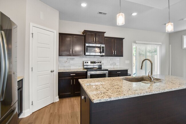Building Photo - Pet Friendly Four Bedroom!