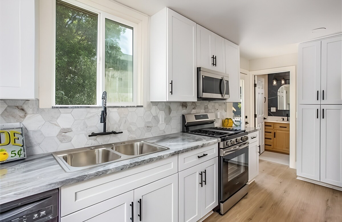 Building Photo - 4224 Brockton Ave