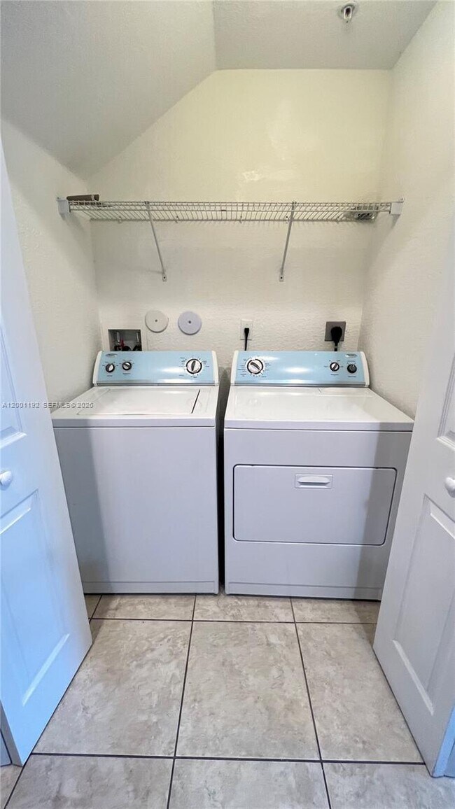 Building Photo - 10885 NW 89th Terrace