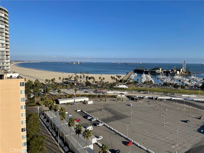 Building Photo - 525 E Seaside Way