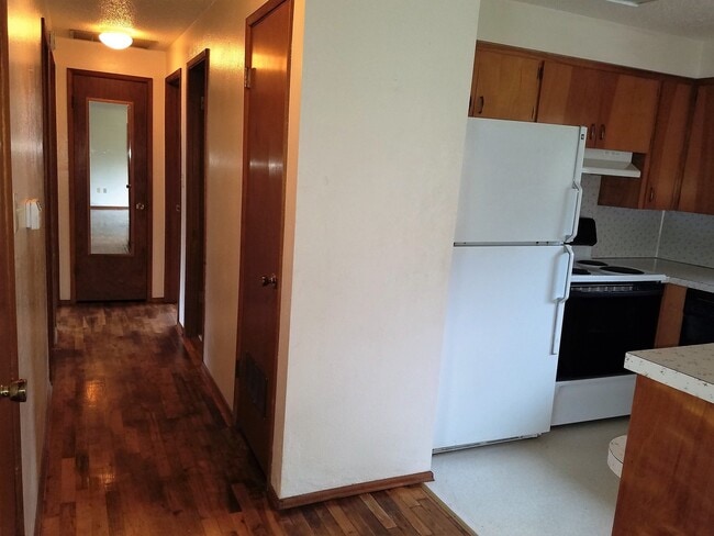 Building Photo - Classic Mid-Century Modern Rambler In Port...