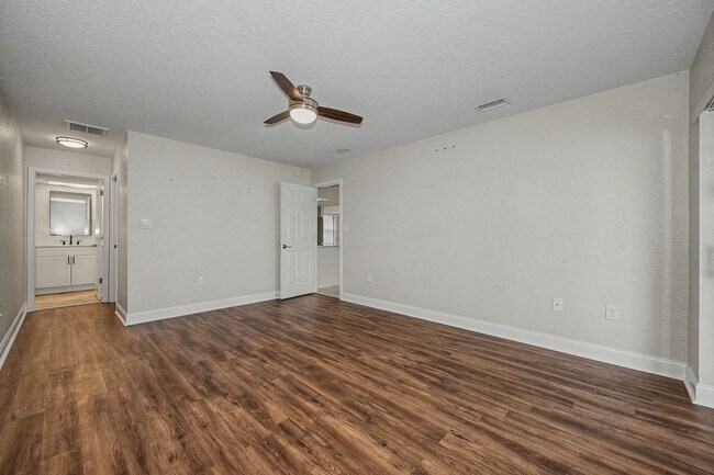 Building Photo - 4449 Foxboro Dr