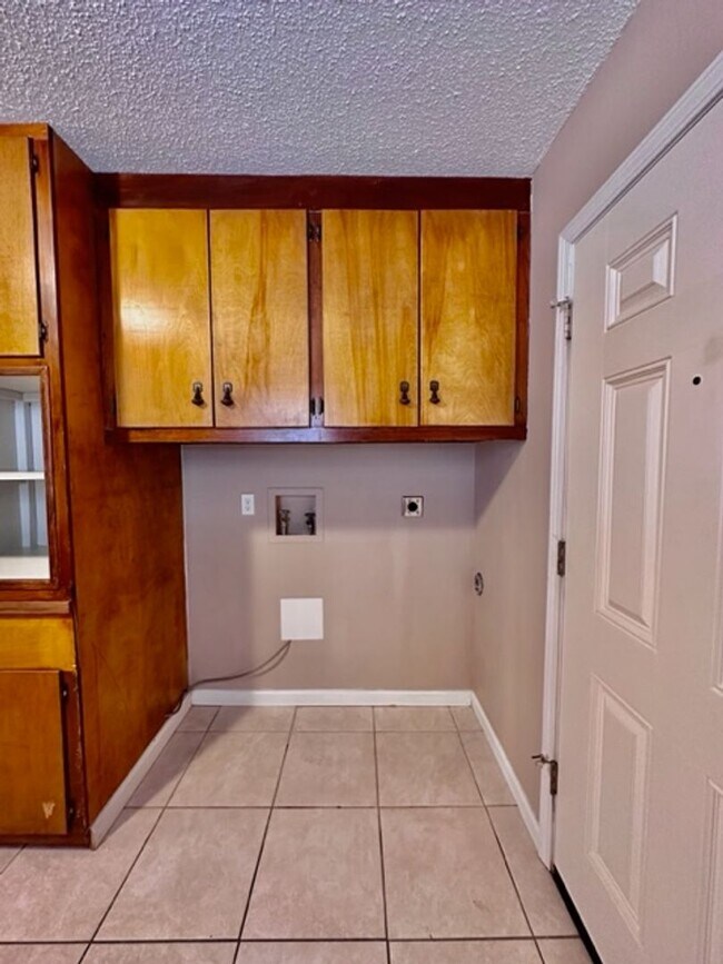 Building Photo - Spacious 3 Bedroom Duplex for Rent in Nice...