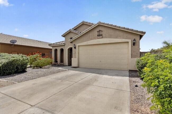 Building Photo - 1979 N Vista Ln