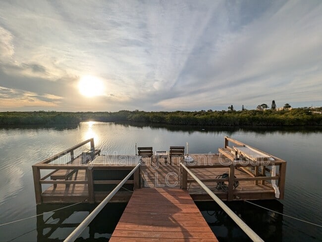 Building Photo - 13419 Starfish Dr