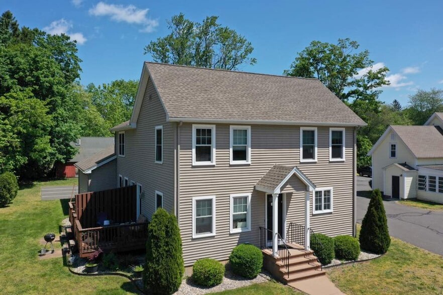 Primary Photo - 20 Capen St