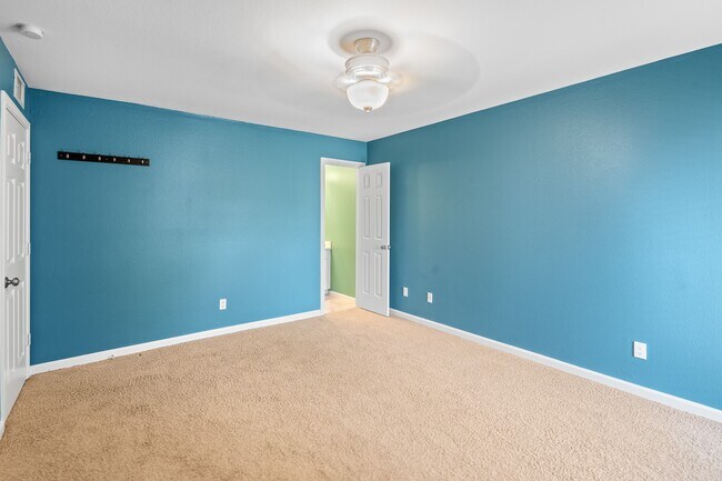 Building Photo - 5514 Beverly Hill St