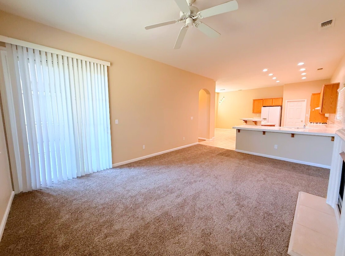Building Photo - 405 Hearst Dr