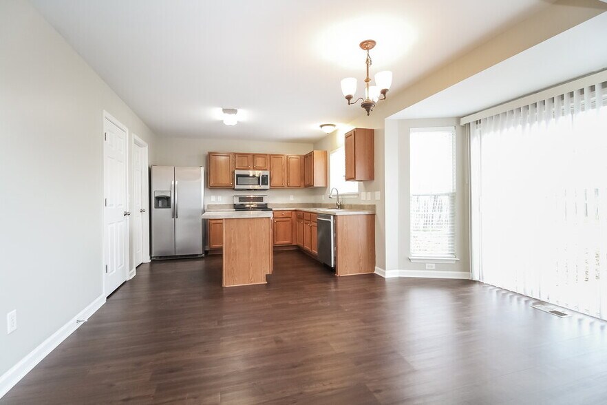 Building Photo - 214 Briarcotes Cir
