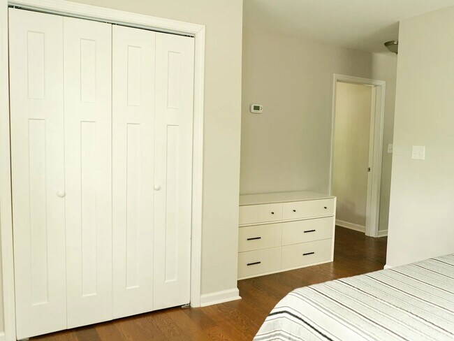 Building Photo - 15 Woodstock Ln