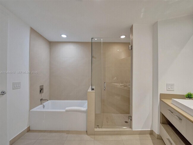 Building Photo - 4111 S Ocean Dr