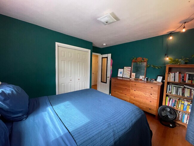 Bedroom 1 - 62 Pine St