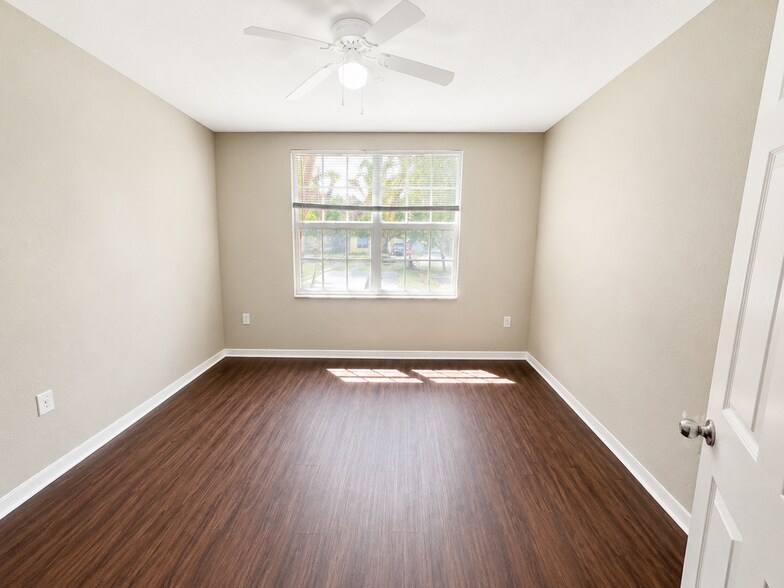 Building Photo - 15155 Michelangelo Blvd