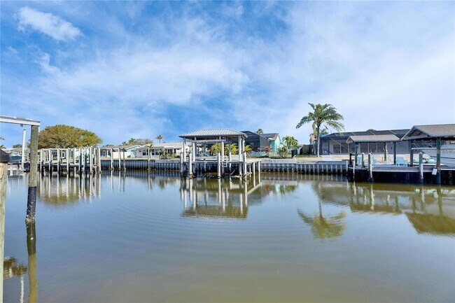 Building Photo - 1025 Apollo Beach Blvd