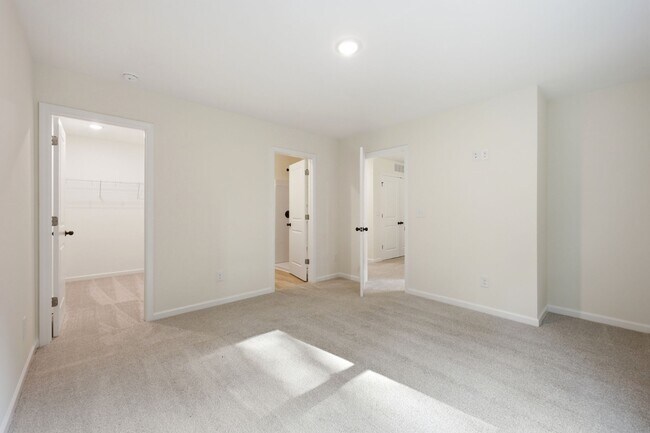 Building Photo - 122 Maplewood Ave