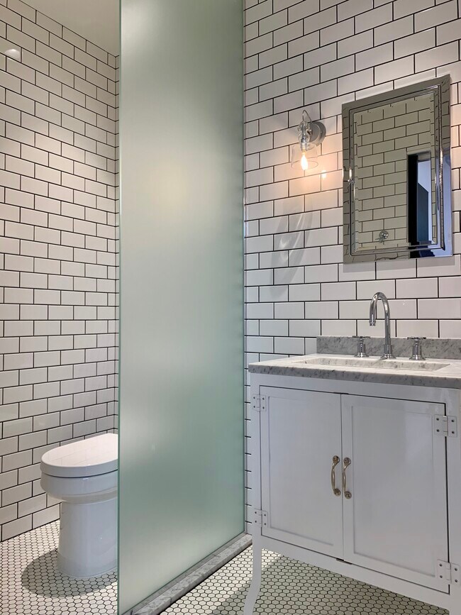 Building Photo - 855 N Pearl St