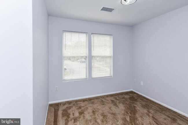 Building Photo - 915 Westlake Dr