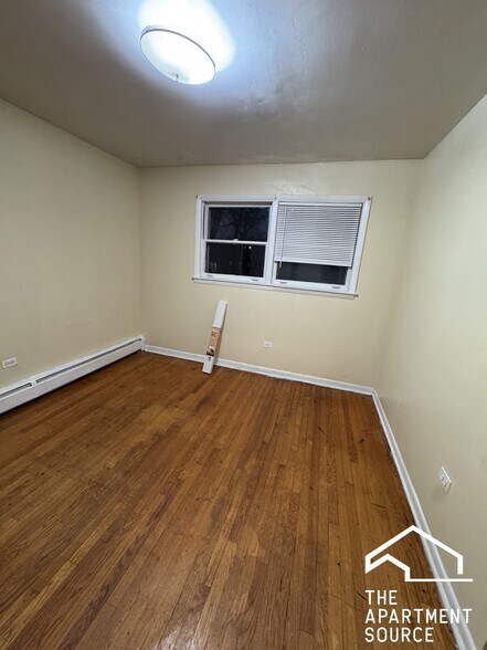 Building Photo - 7528 N Claremont Ave