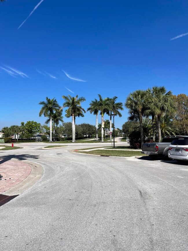 Building Photo - 1964 Providence Pl