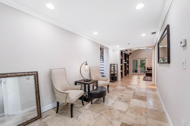 Building Photo - Hourglass District ~ Gorgeous 3/2.5 home w...