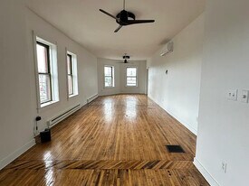 Building Photo - 601 S 6th St