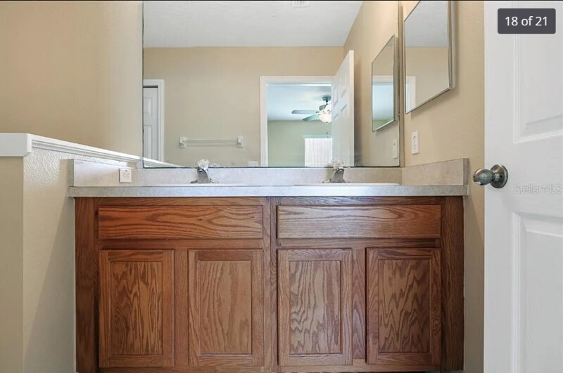 Building Photo - 553 Cresting Oak Cir