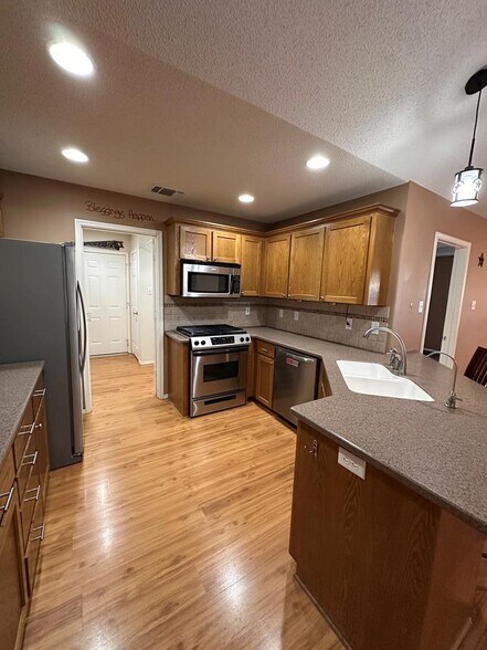 Building Photo - 4230 Green Meadow Dr