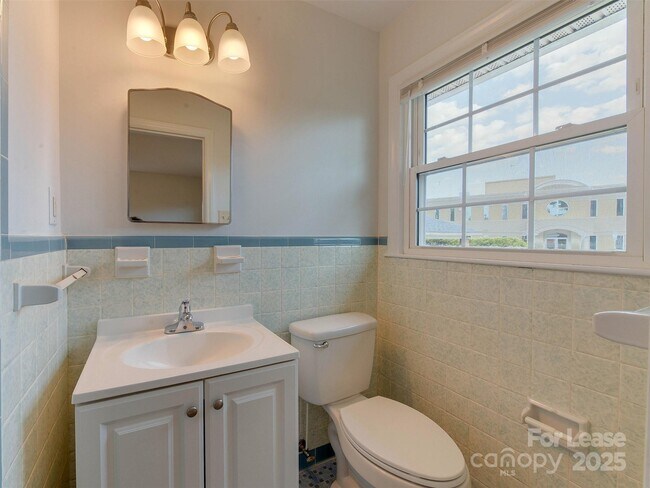 Building Photo - 1432 Bevis Dr