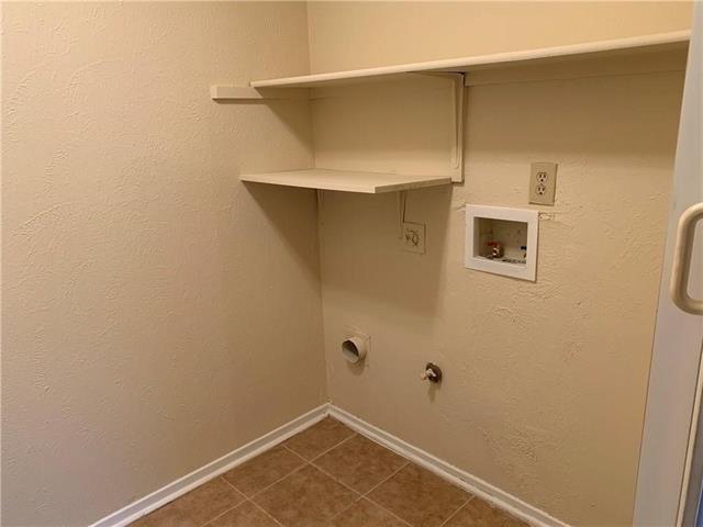 Building Photo - 1913 Wyndemere Ln