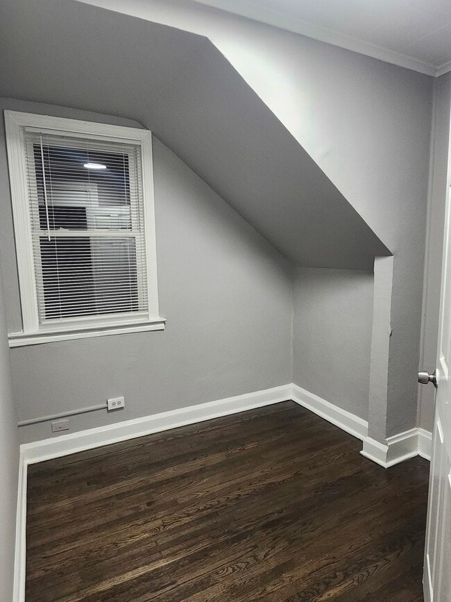 Building Photo - 3019 E 80th St