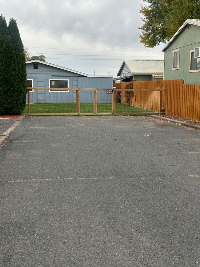 Primary Photo - 9441 Maple Dr NE