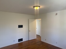 Building Photo - 958 11th St