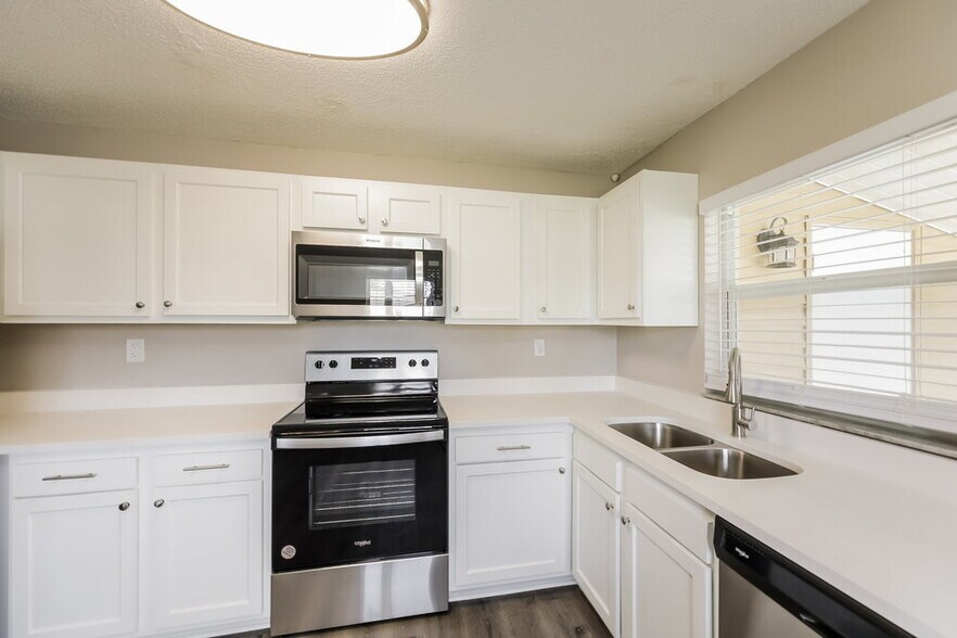 Building Photo - 13115 Caribbean Blvd