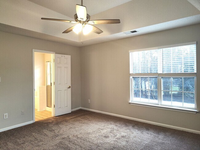 Building Photo - Pristine, 4 bed, 2.5 bath Home Located in the Southbridge Forest Community!