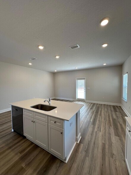 Building Photo - 5737 Stellarjay St