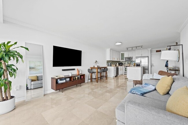 Building Photo - 600 NE 36th St