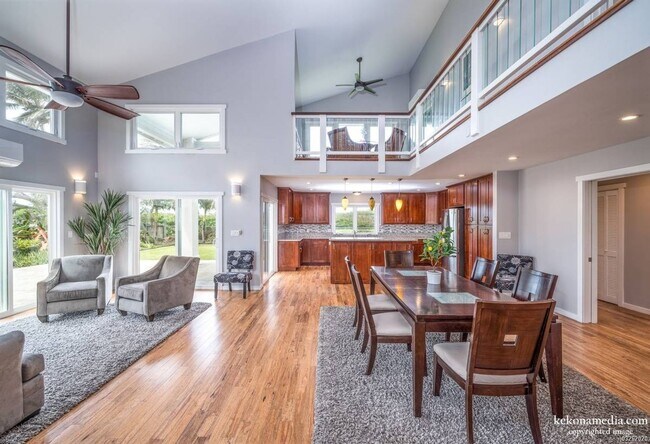 Building Photo - Very Spacious by the Ocean 3BR/3BA/2CarGarage in Kaimalino