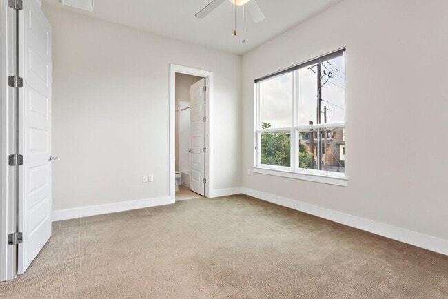 Building Photo - 3108 E 51st St