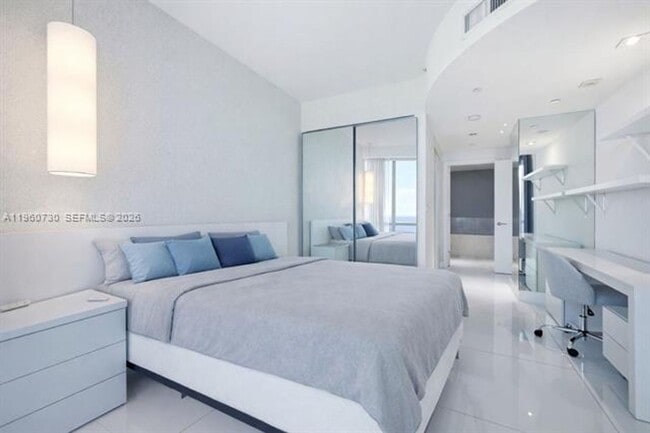 Building Photo - 17121 Collins Ave